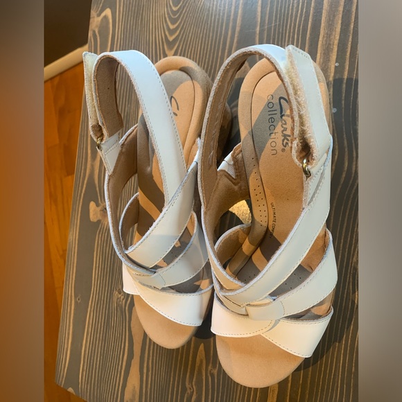 Clarks like new Women's Giselle Beach Wedge Sandal white leather 9 3” heel - Picture 3 of 13